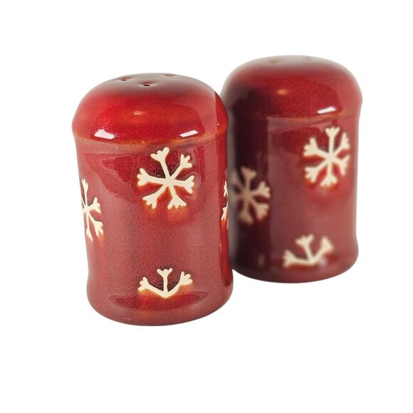 Red Ceramic Snowflake Salt Pepper Shaker Set Holiday Winter Kitchen Decor 3.75" - Picture 4 of 12